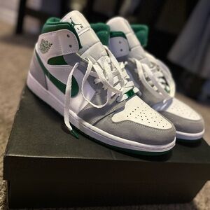 Air Jordan 1 Mid. Lightly worn and Clean!! Pictured as is.